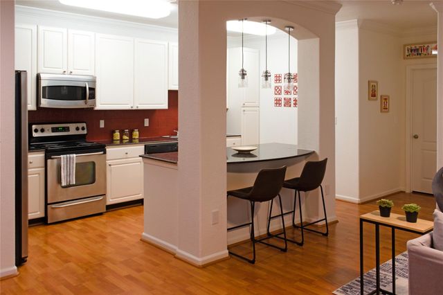 1711 Old Spanish Trail 104, Houston, TX 77054