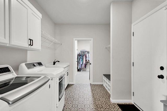 N62W21743 Augusta PARKWAY, Menomonee Falls, WI 53051