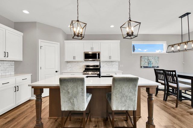 N62W21743 Augusta PARKWAY, Menomonee Falls, WI 53051