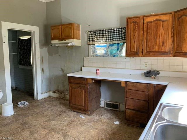 845 E Devonshire Street, Winston-salem, NC 27103