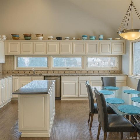 5106 Deer Run Circle, Orchard Lake, MI 48323