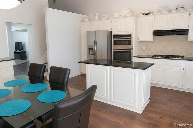 5106 Deer Run Circle, Orchard Lake, MI 48323