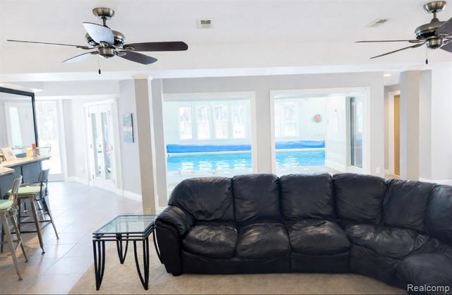 5106 Deer Run Circle, Orchard Lake, MI 48323