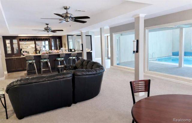 5106 Deer Run Circle, Orchard Lake, MI 48323