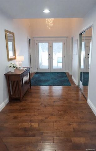 5106 Deer Run Circle, Orchard Lake, MI 48323