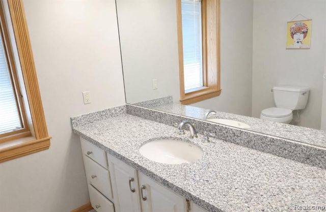 5106 Deer Run Circle, Orchard Lake, MI 48323