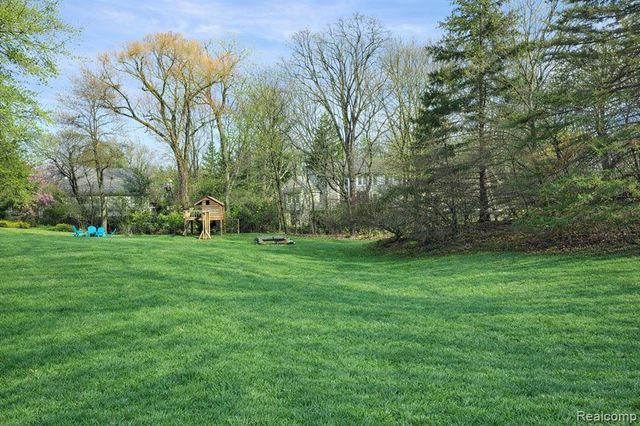 5106 Deer Run Circle, Orchard Lake, MI 48323