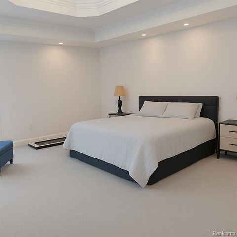 5106 Deer Run Circle, Orchard Lake, MI 48323