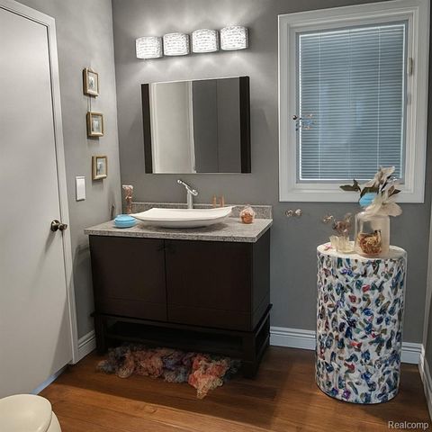 5106 Deer Run Circle, Orchard Lake, MI 48323