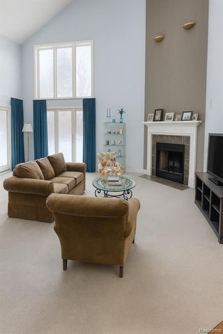 5106 Deer Run Circle, Orchard Lake, MI 48323