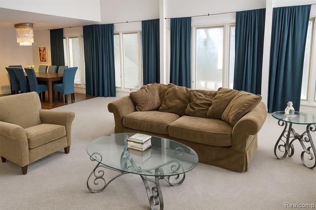 5106 Deer Run Circle, Orchard Lake, MI 48323