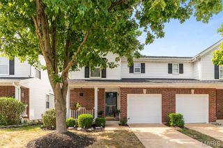1069 Big Bend Crossing Drive, Manchester, MO 63088