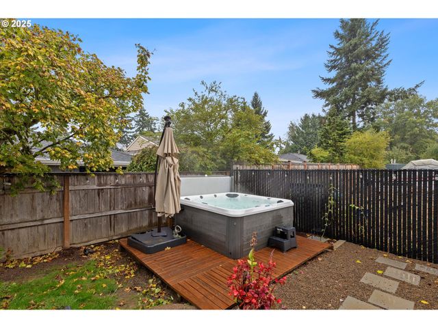 1903 E ORCHARD Dr, Newberg, OR 97132