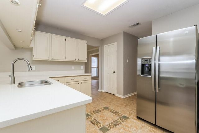 2711 Knollbrook Lane, Spring, TX 77373