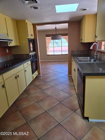 1593 S La Cañada Drive, Green Valley, AZ 85622