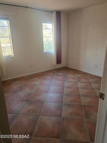 1593 S La Cañada Drive, Green Valley, AZ 85622