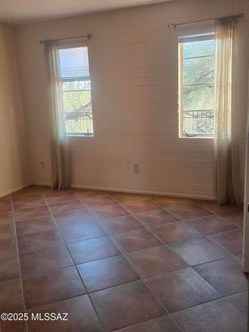 1593 S La Cañada Drive, Green Valley, AZ 85622