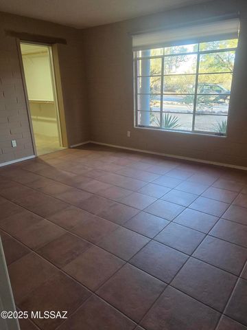 1593 S La Cañada Drive, Green Valley, AZ 85622