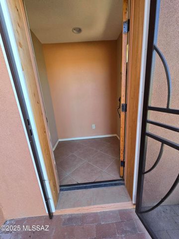 1593 S La Cañada Drive, Green Valley, AZ 85622