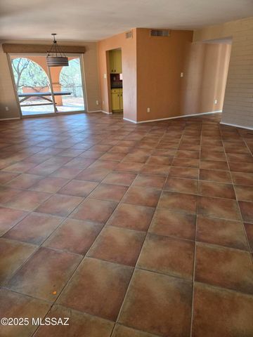 1593 S La Cañada Drive, Green Valley, AZ 85622