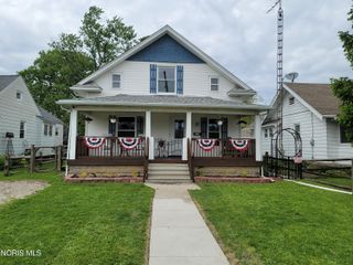 211 E Perry Street, Walbridge, OH 43465
