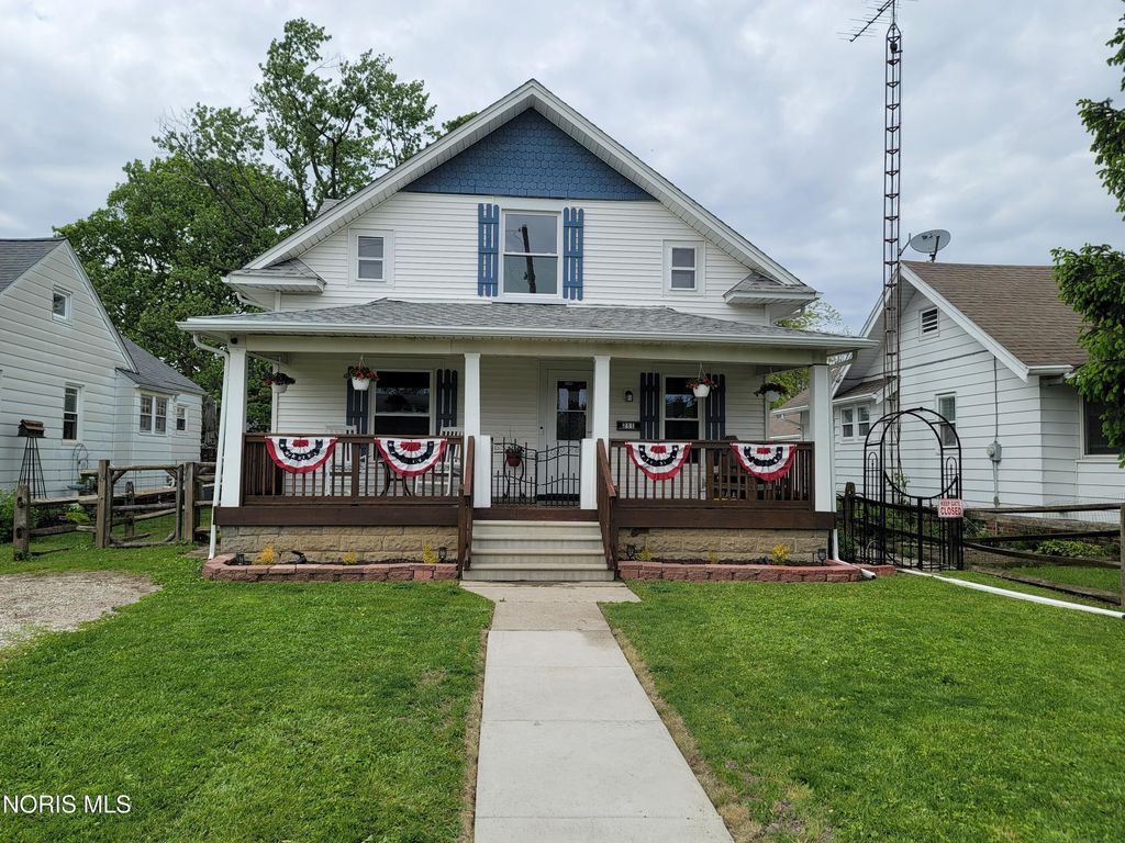 211 E Perry Street, Walbridge, OH 43465