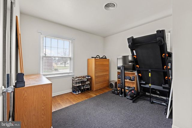 64 SPARKS AVE, Pennsville, NJ 08070