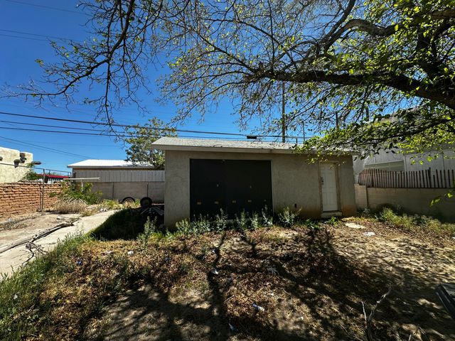 2206 Arno Street SE, Albuquerque, NM 87102