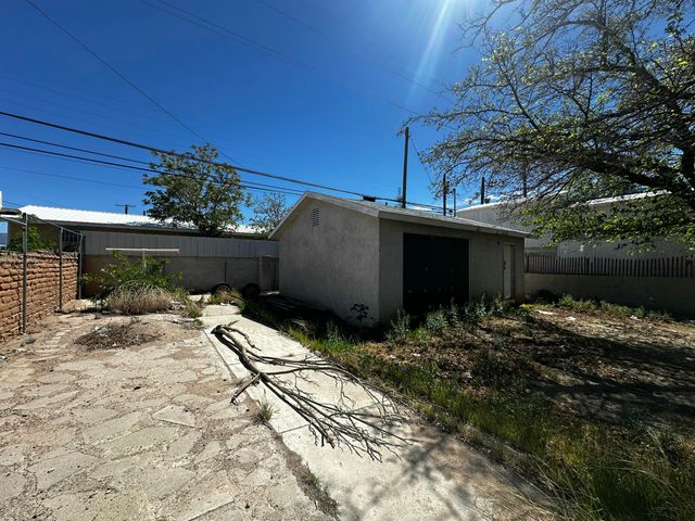 2206 Arno Street SE, Albuquerque, NM 87102