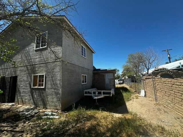 2206 Arno Street SE, Albuquerque, NM 87102