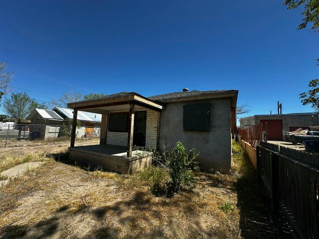 2206 Arno Street SE, Albuquerque, NM 87102