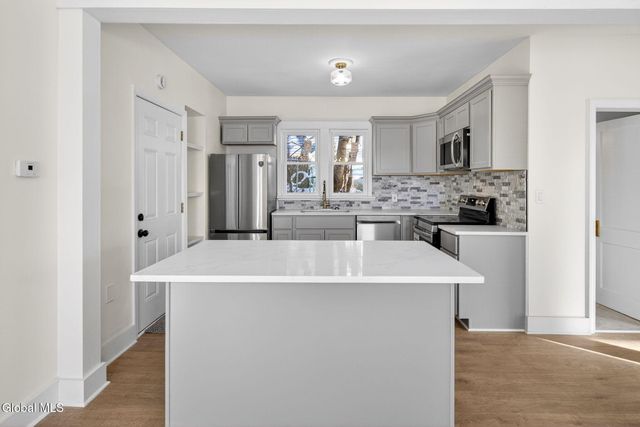 41 Atlantic Avenue, North Greenbush, NY 12198