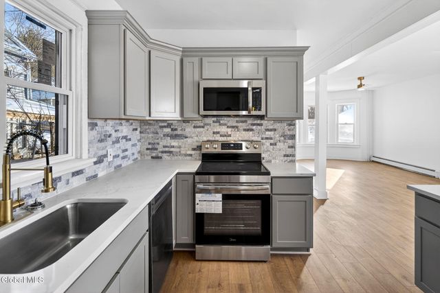 41 Atlantic Avenue, North Greenbush, NY 12198