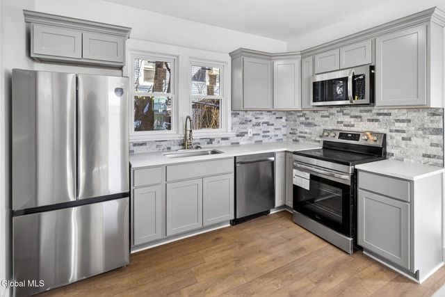 41 Atlantic Avenue, North Greenbush, NY 12198