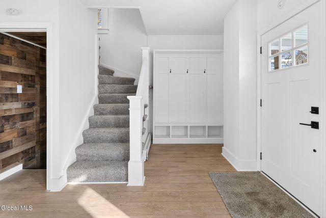 41 Atlantic Avenue, North Greenbush, NY 12198