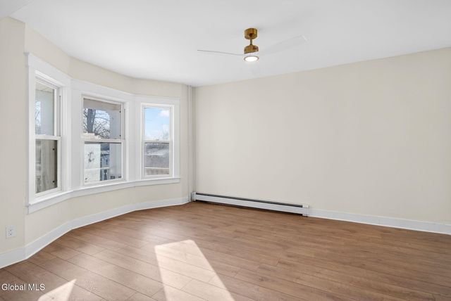 41 Atlantic Avenue, North Greenbush, NY 12198