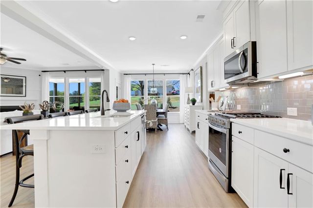 6708 Cambridge Drive, Flowery Branch, GA 30542