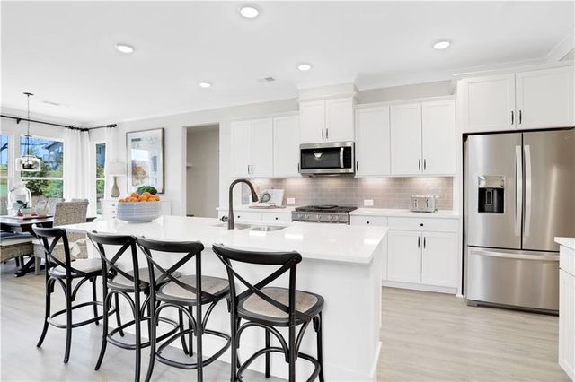 6708 Cambridge Drive, Flowery Branch, GA 30542