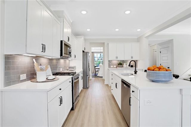 6708 Cambridge Drive, Flowery Branch, GA 30542