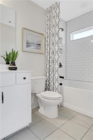 6708 Cambridge Drive, Flowery Branch, GA 30542