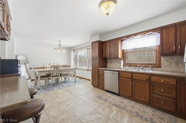 1016 W Pine Lake Road, North Lima, OH 44452