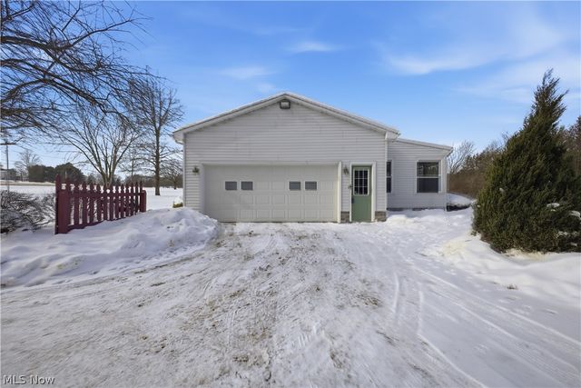 1016 W Pine Lake Road, North Lima, OH 44452