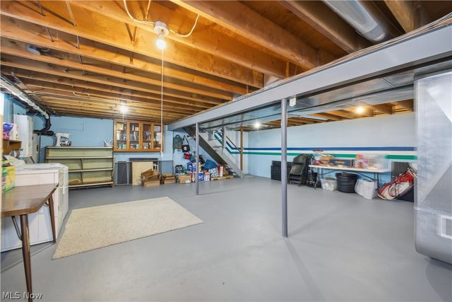 1016 W Pine Lake Road, North Lima, OH 44452