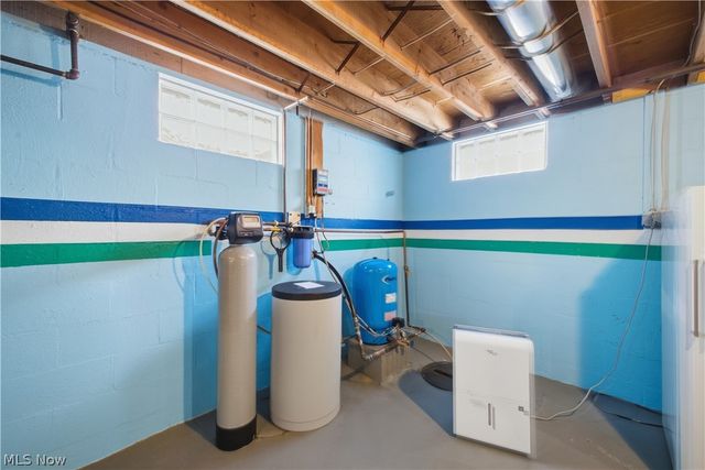 1016 W Pine Lake Road, North Lima, OH 44452