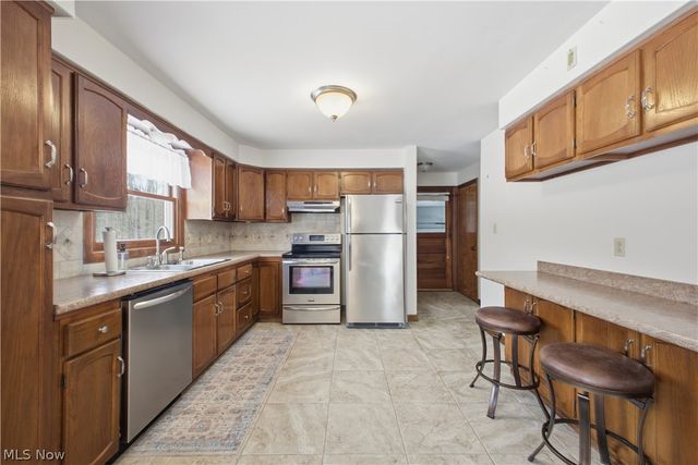 1016 W Pine Lake Road, North Lima, OH 44452