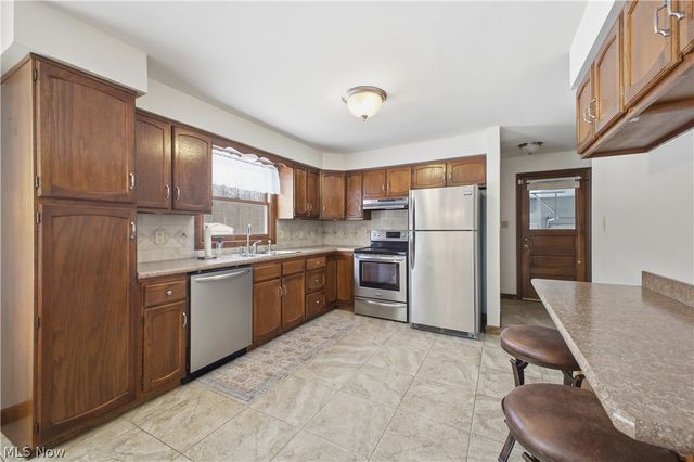 1016 W Pine Lake Road, North Lima, OH 44452