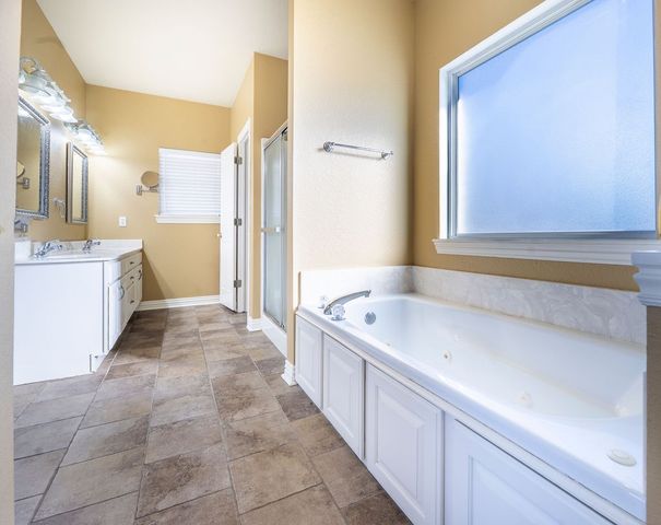 3420 E Madison Avenue, Fayetteville, AR 72701