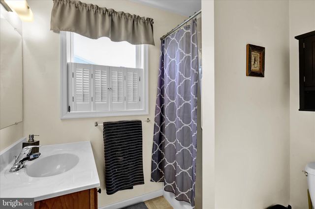 111 SWEETWATER LN, Newmanstown, PA 17073