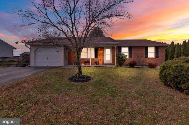 111 SWEETWATER LN, Newmanstown, PA 17073