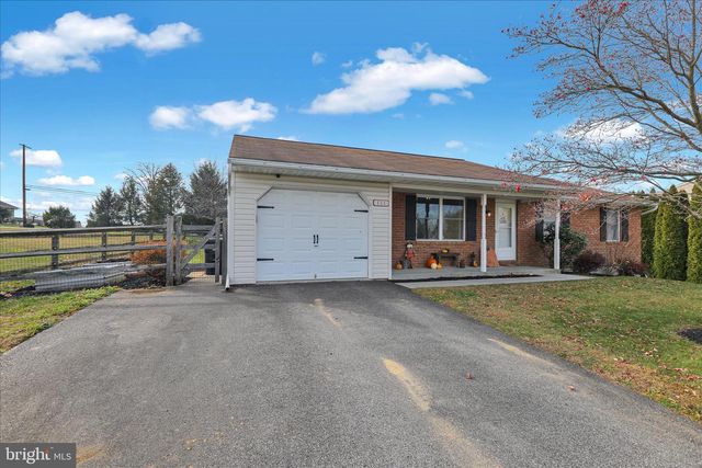 111 SWEETWATER LN, Newmanstown, PA 17073